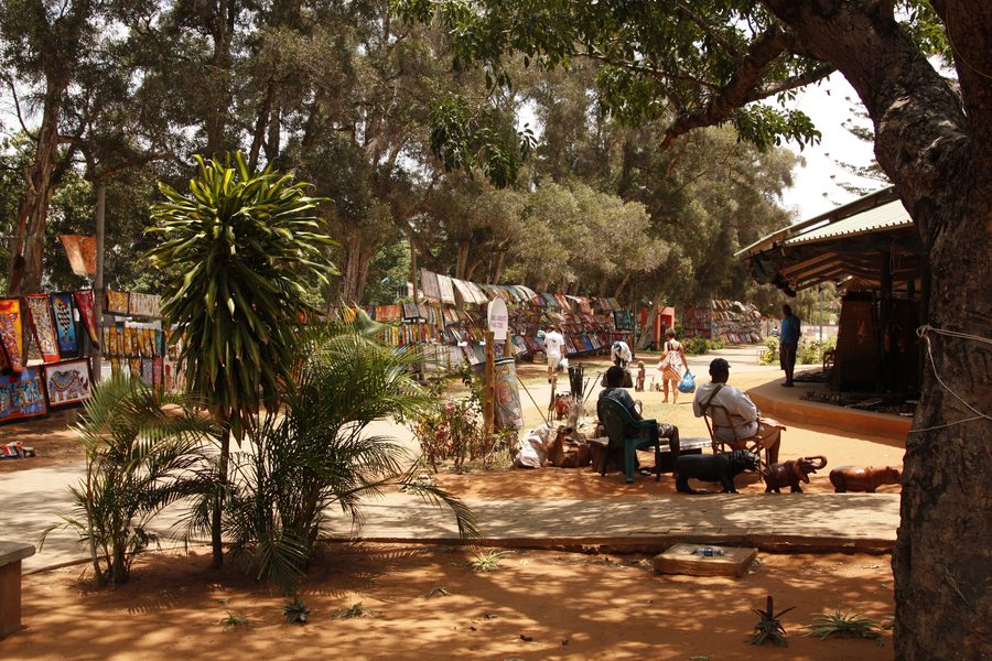 Arts and crafts and city life in Maputo