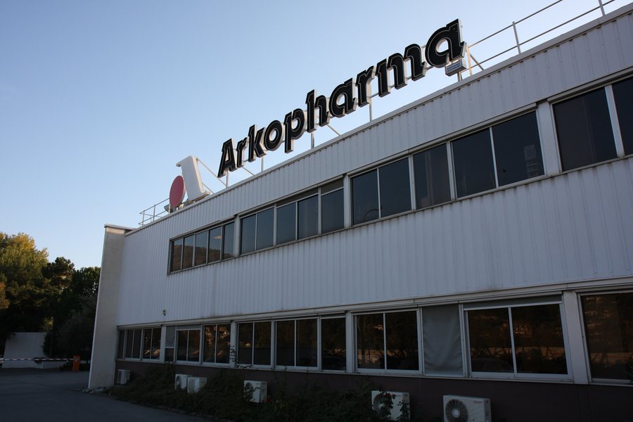 File:Arkopharma Carros Enseigne.jpg