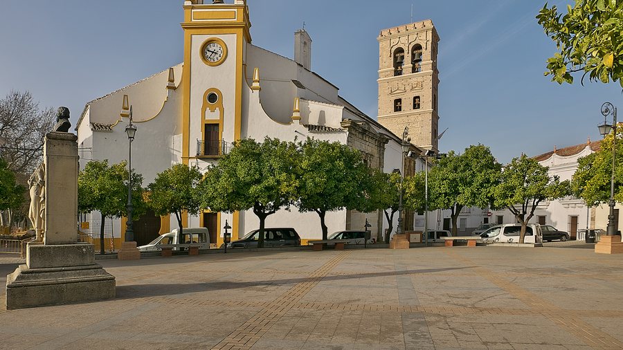 File:Plaza de España (Guadalcanal).jpg
