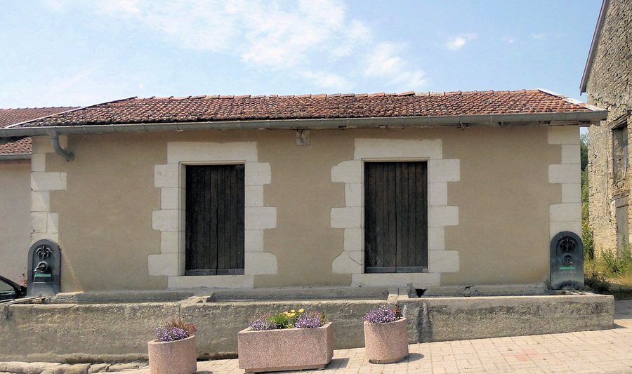 File:Beaufremont, Ancien lavoir.jpg