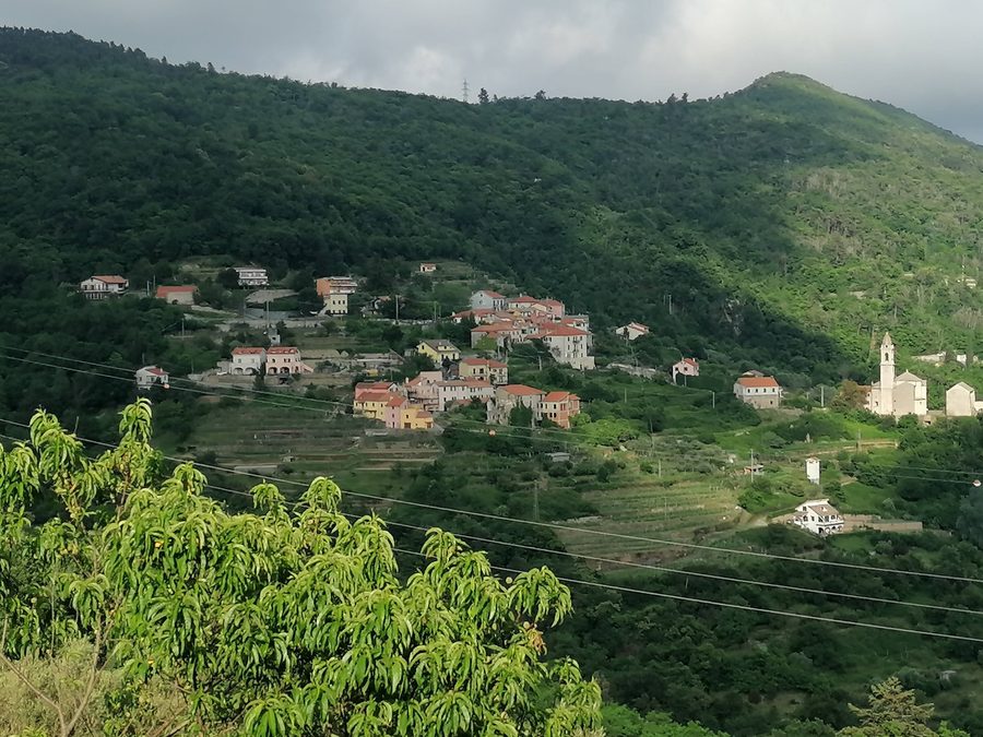 San Giorgio (Vezzi Portio) visto dalla Strada Provinciale 8 Via San Filippo