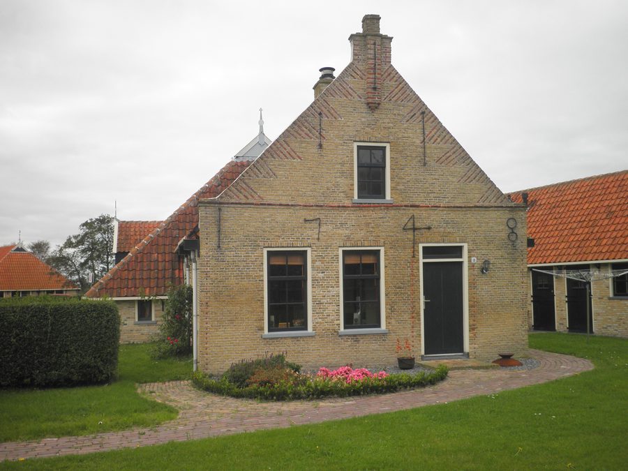 Boerderij in Lies op Terschelling met gevelankers die het jaartal 1648 vormen