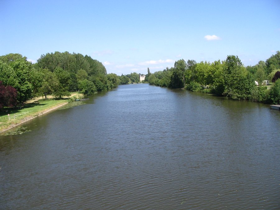 File:River Sarthe between Morannes and Chemiré-sur-Sarthe.jpg