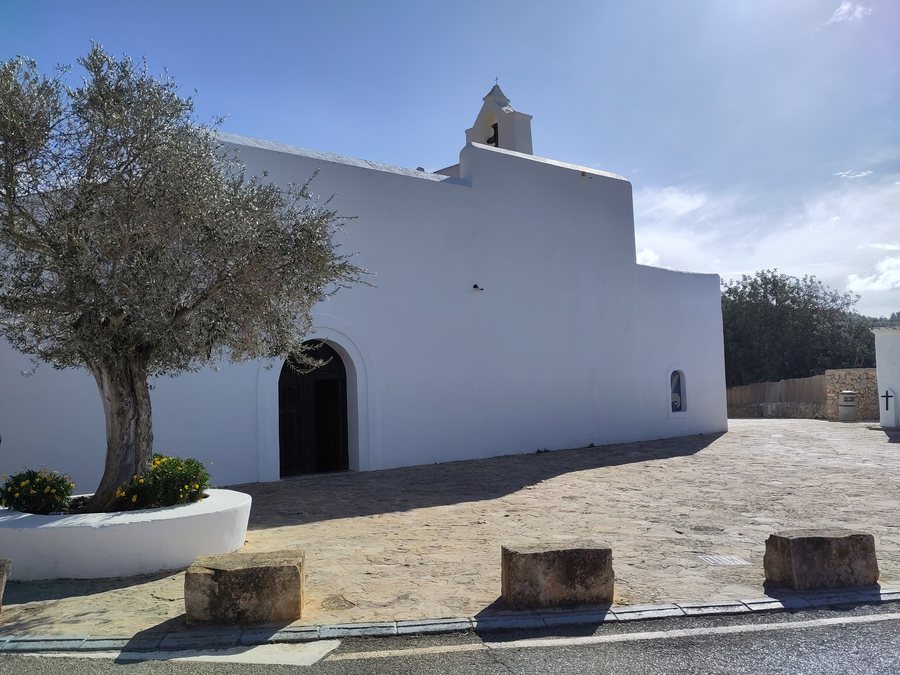 File:Santa Agnès de Corona. Església. Exterior.jpg