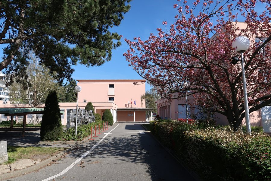 File:Collège Anatole-France, Les Clayes-sous-Bois, Yvelines 2.jpg