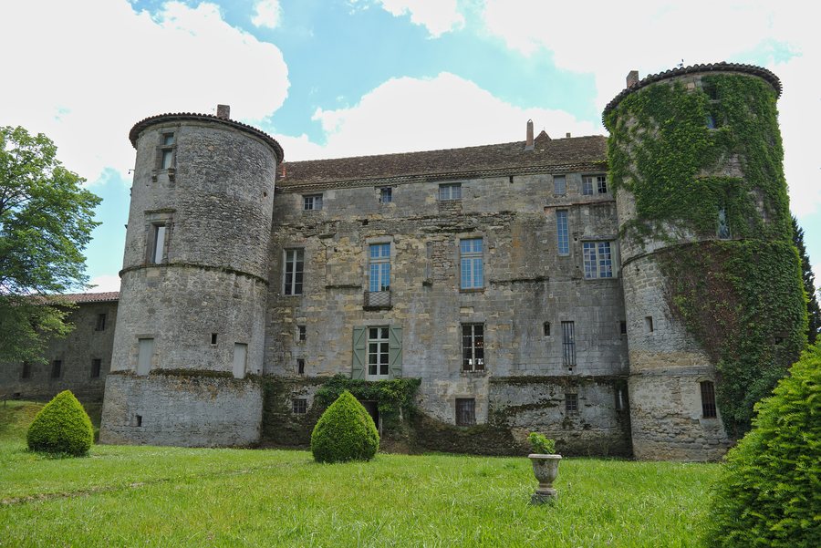 File:Château de Loubens-Lauragais - Château - 02 - 2016-06-05.jpg