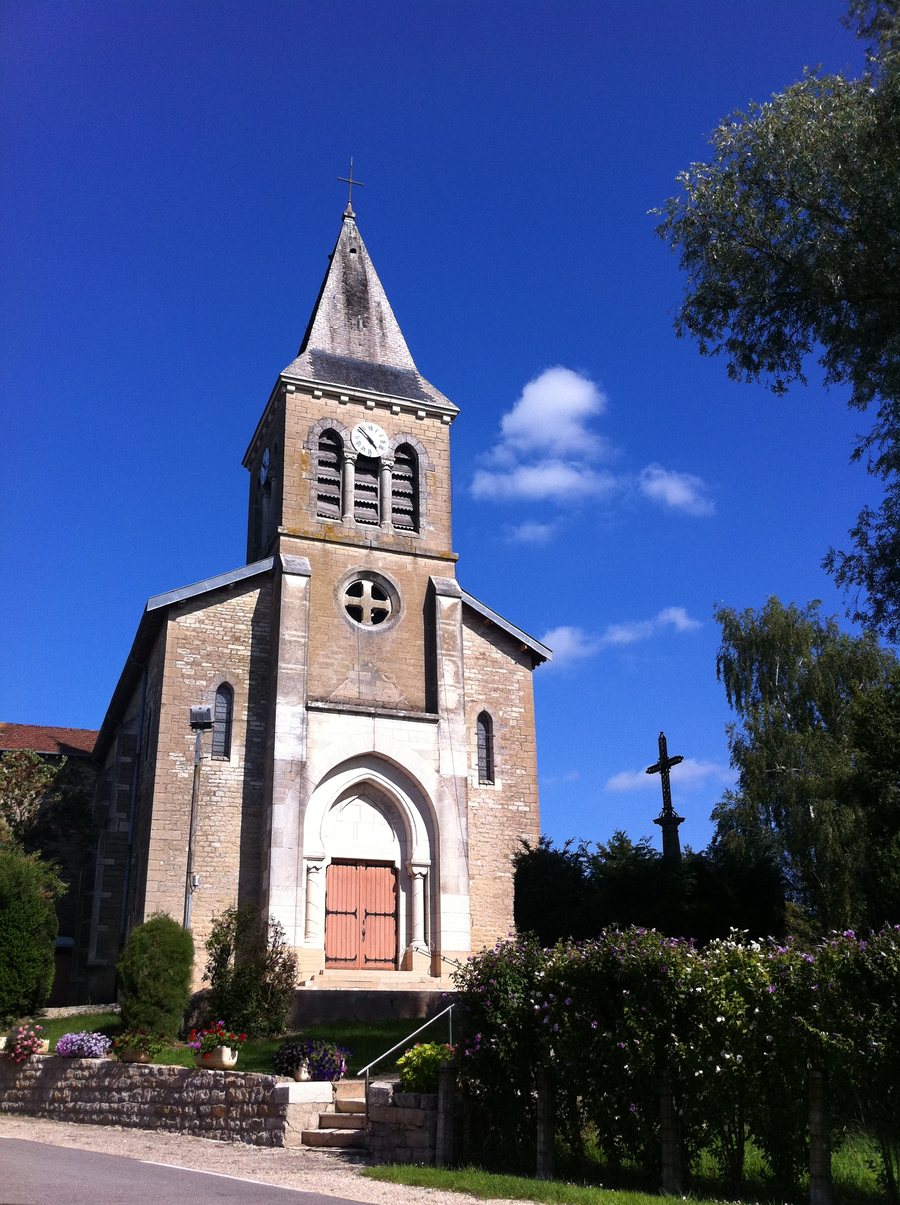 File:Église Saint-Laurent de Curciat-Dongalon.jpg