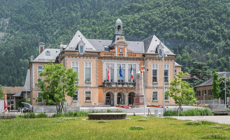 File:Town hall of Cluses (3).jpg