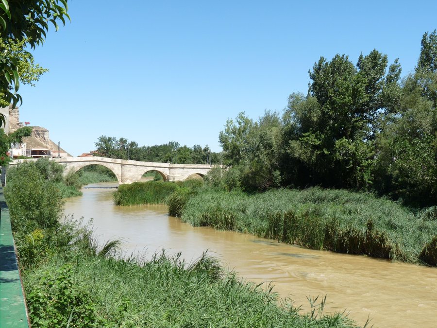 File:Ballobar - Puente medieval sobre el río Alcanadre (02).jpg