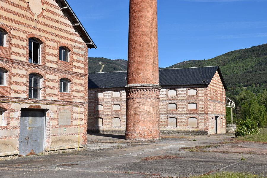 File:Boñar - antigua fábrica de talcos 2024 A.jpg