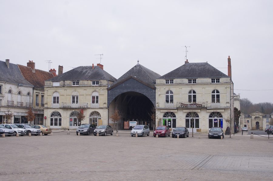 Market halls from the 17th century in Richelieu