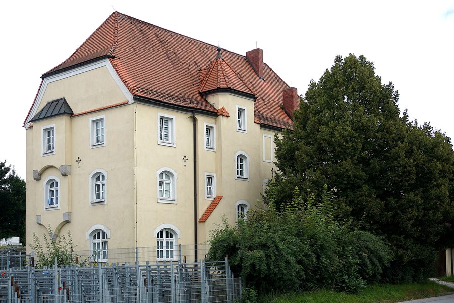 Former station reception building in Arnstorf