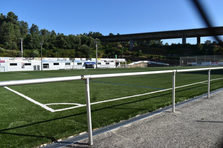 File:Campo dos Carrís (A Valenzá, Barbadás).jpg