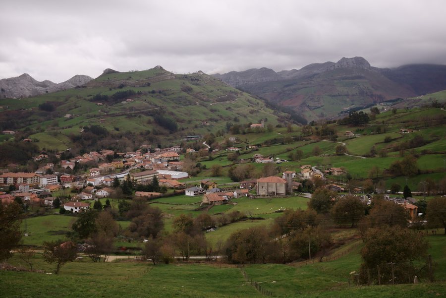 File:View of Liérganes town.jpg