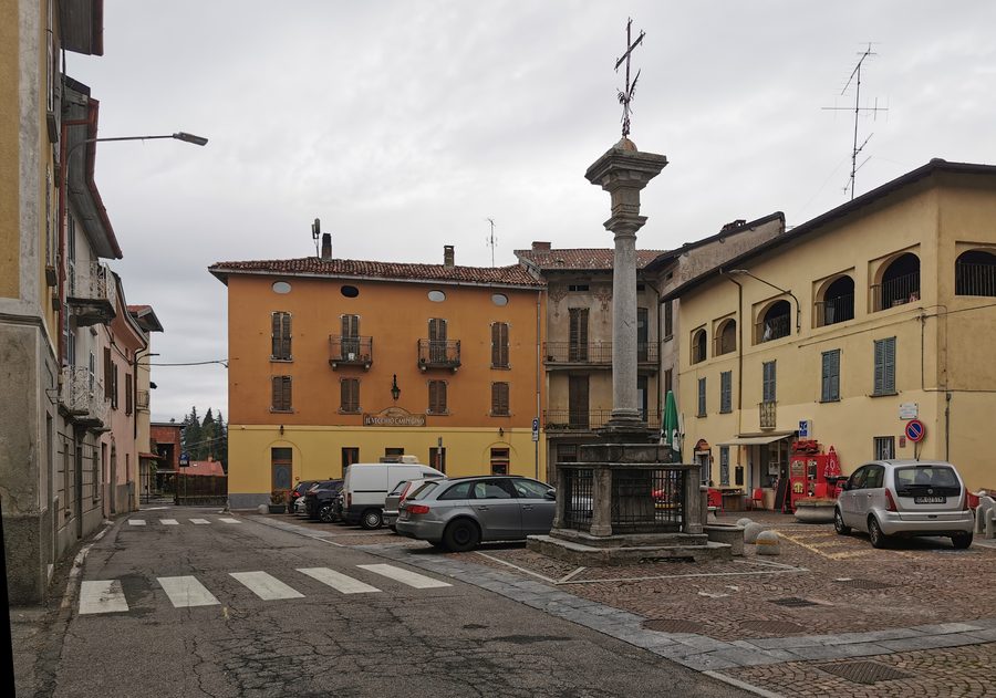 Piazza Dante Girani in the center of Montegrino Valtravaglia