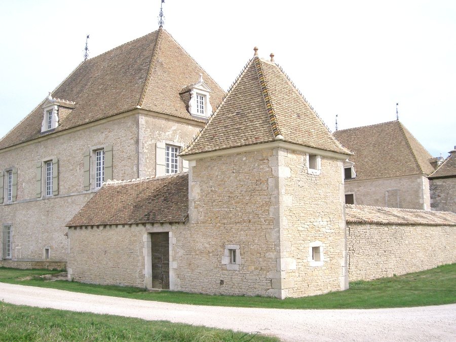 File:Corcelles-les-Arts - château de Massé.JPG