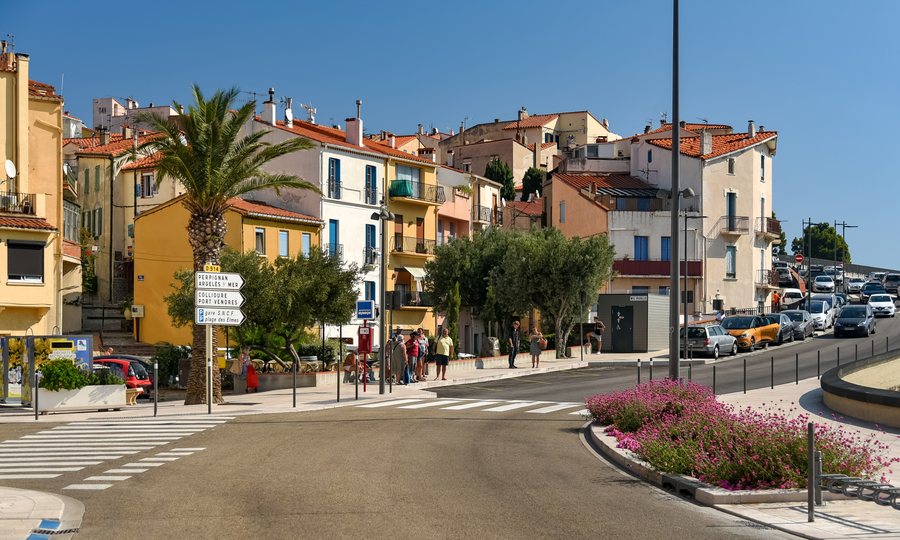 File:Banyuls-sur-Mer street.jpg