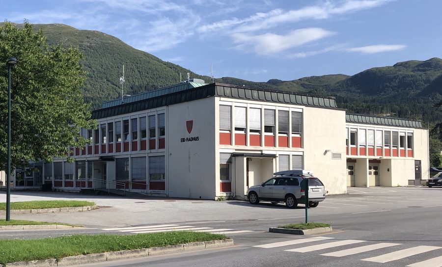 Rathaus der früheren Kommune Eid in Norwegen