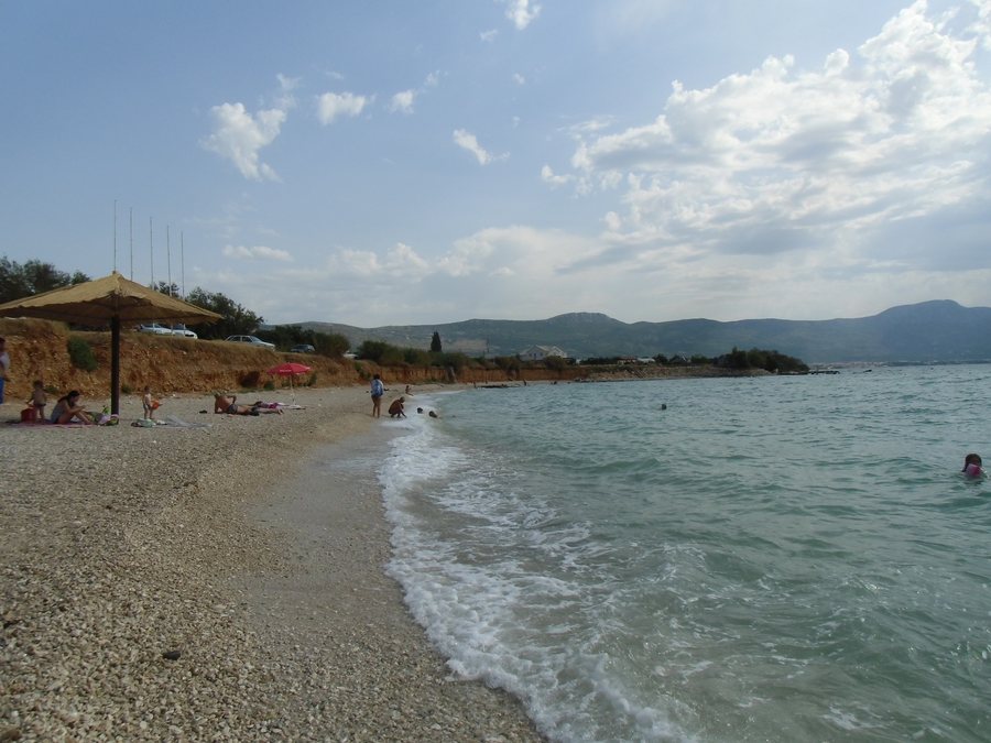 File:Beach in Divulje.jpg
