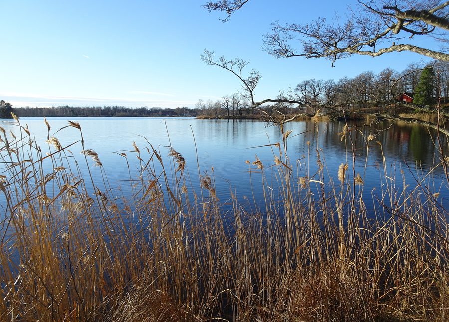 Lake Båven by national road 57
