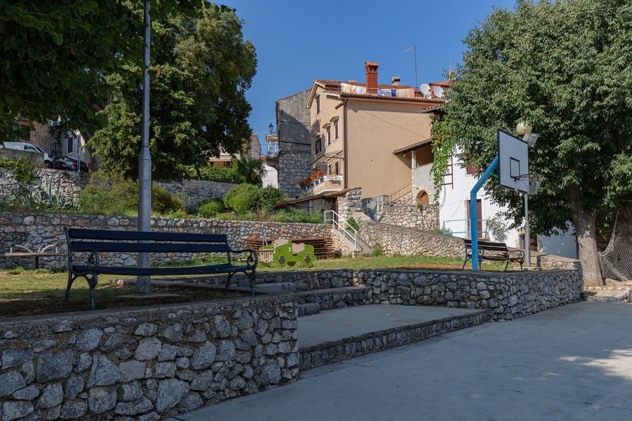 File:Square in Brseč, Primorje-Gorski Kotar County, Croatia.jpg