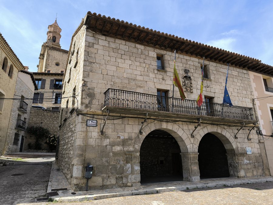 File:Ayuntamiento d'Orihuela del Tremedal 2.jpg