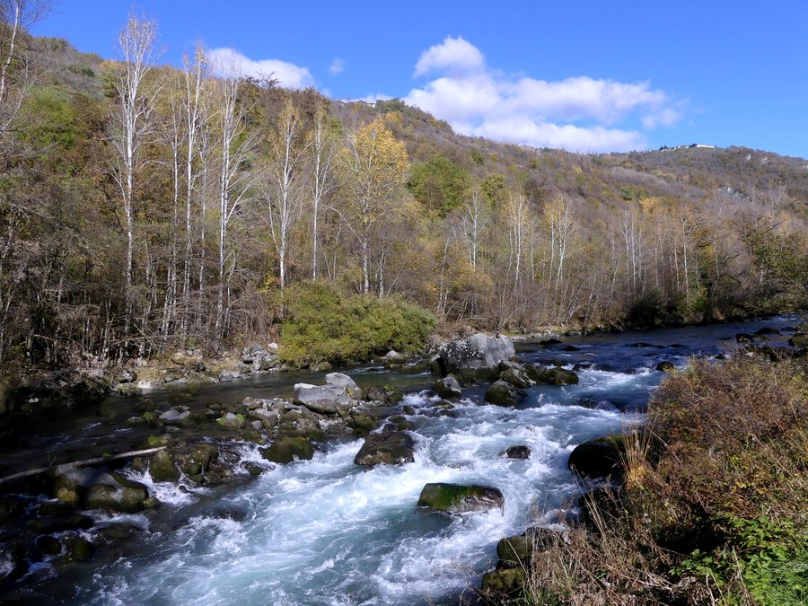 File:Isère entre Bellentre et Aime en automne (novembre 2022).JPG