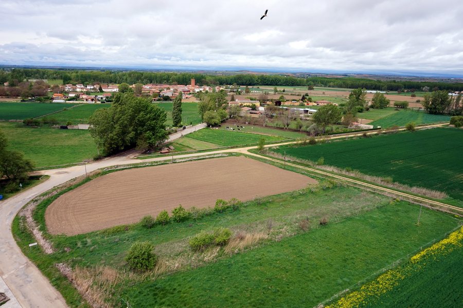 File:Villaverde de Sandoval 01 by smart-drone.es.JPG