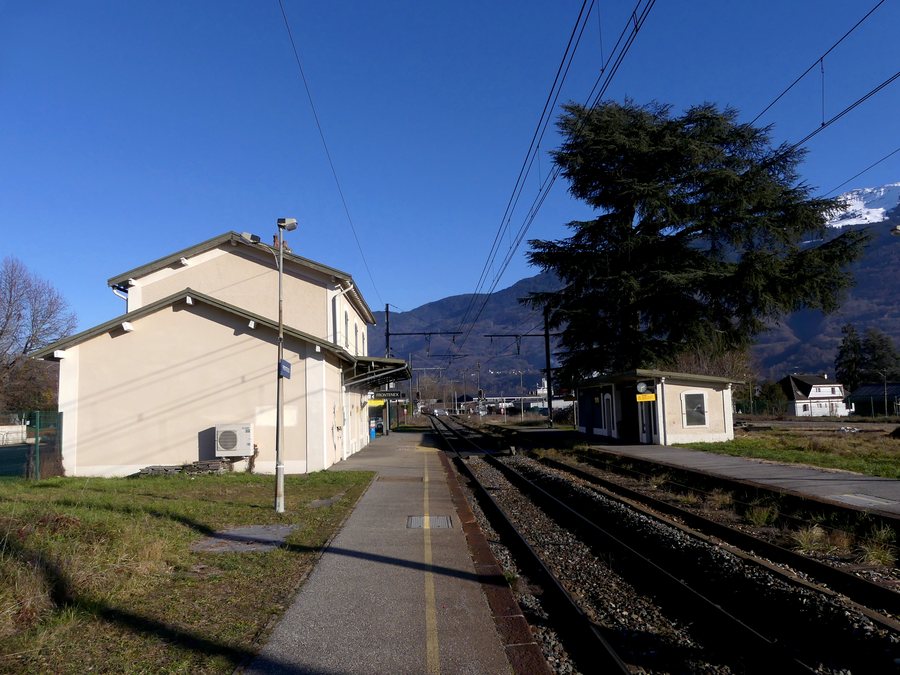 File:Gare de Frontenex en fin de journée d'automne (décembre 2025).JPG