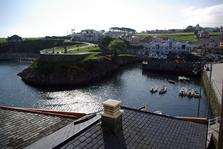 File:Puerto de Vega 01 by-dpc.jpg
