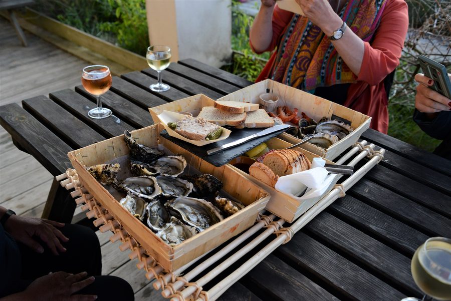 Plate with seafood and Grillon charentais on Île de Ré in Charente-Maritime