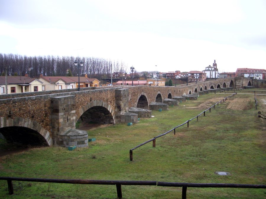 File:24286 Hospital de Órbigo, León, Spain - panoramio.jpg