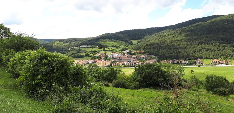 File:View of Urdániz.jpg