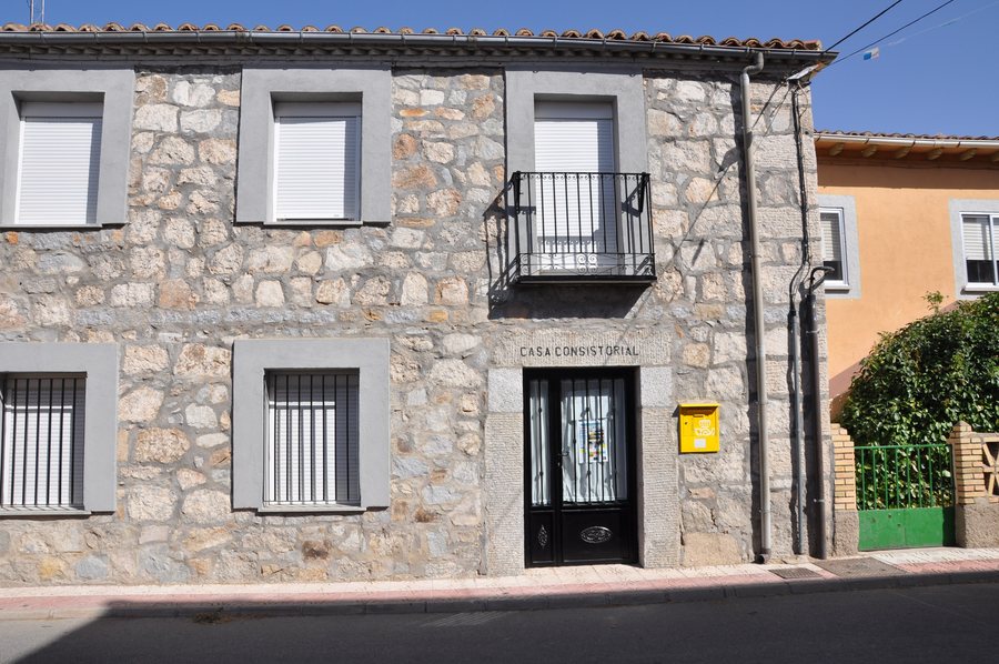 File:El Fresno-Casa consistorial.jpg