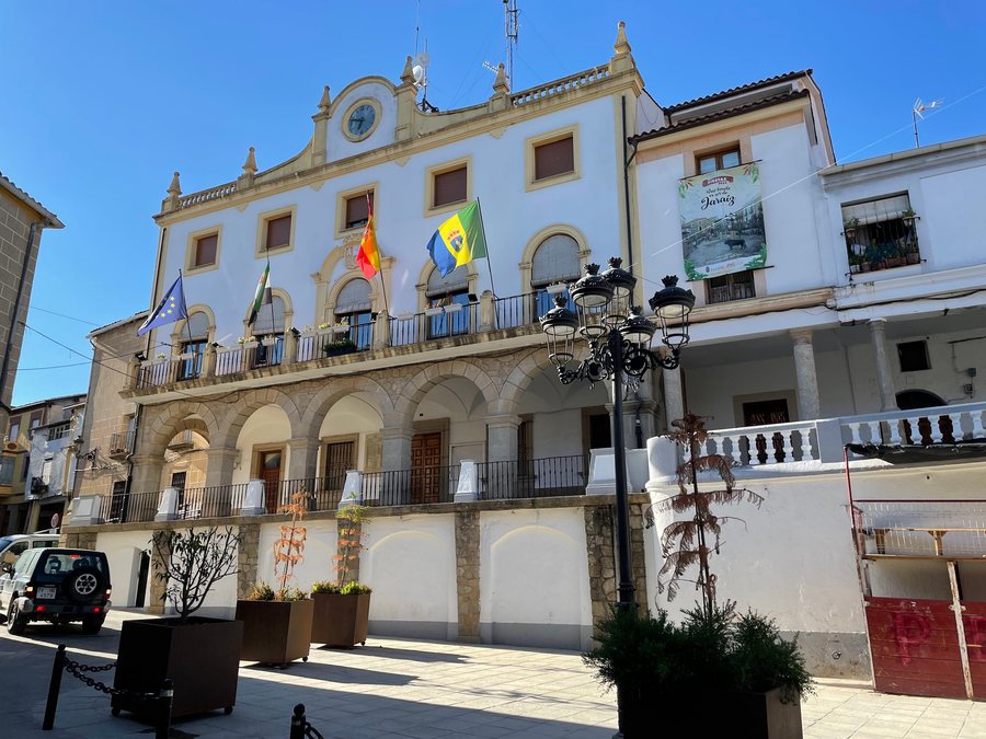 File:Ayuntamiento de Jaraíz de la Vera.jpg