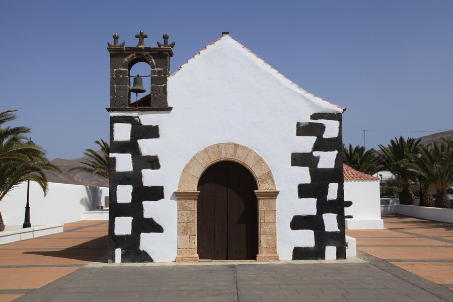 File:La Oliva Tindaya - Calle Virgen de la Caridad - Ermita de Nuestra Señora de la Caridad 03 ies.jpg