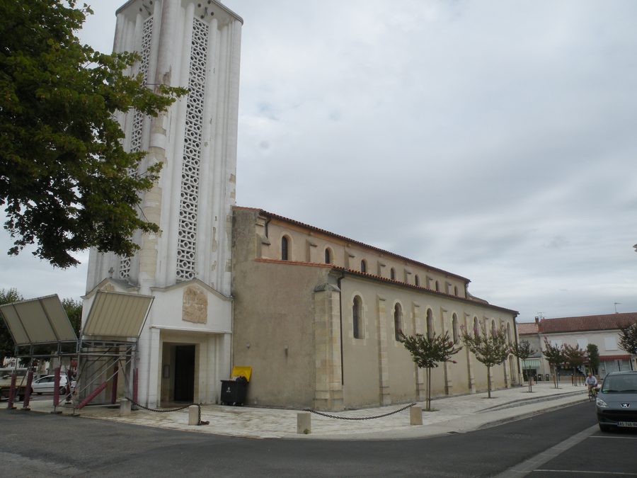 exterior of the Church of Saint-Vivien-de-Médoc