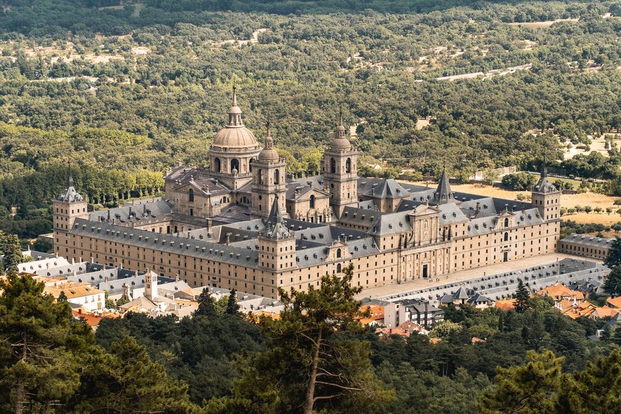 File:Monasterio de El Escorial en Madrid.jpg