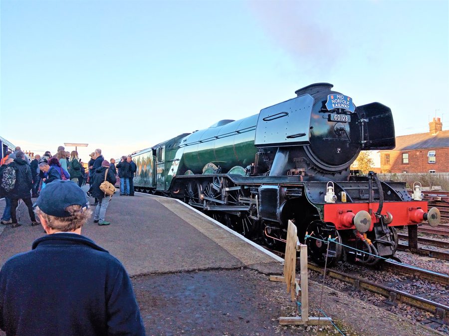 Flying Scotsman am Bahnhof Dereham der Mid-Norfolk Railway