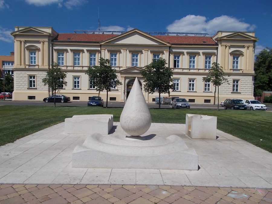 The Jász-Nagykun-Szolnok County Hall beside a park in Szolnok.