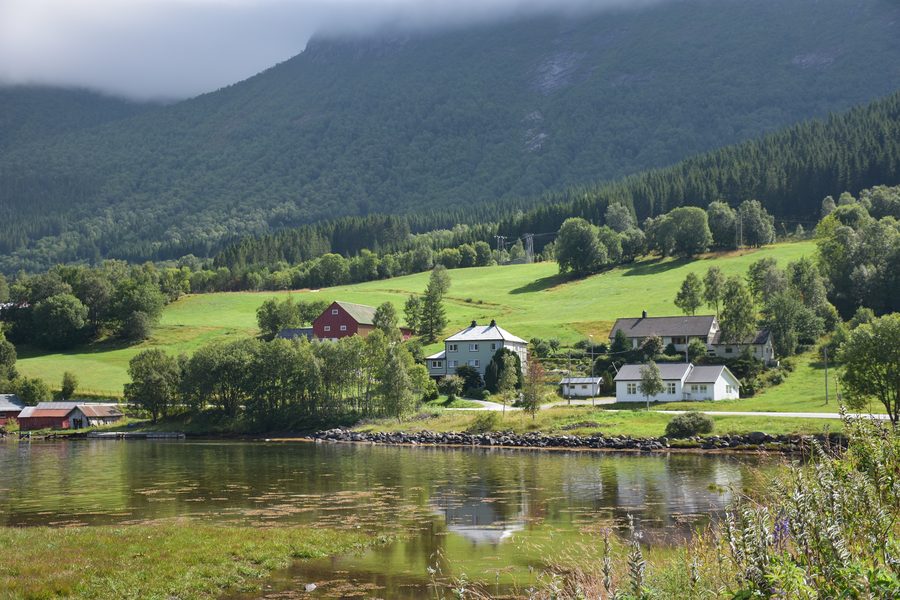 Tomrefjord (Tomra) in Vestnes