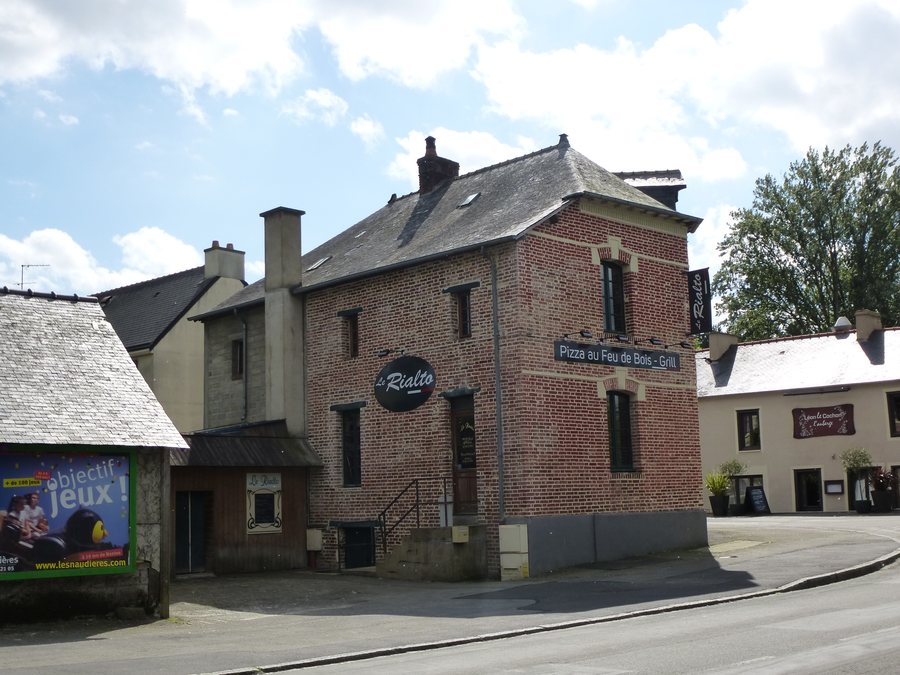 File:35740 Pacé, France - panoramio (12).jpg