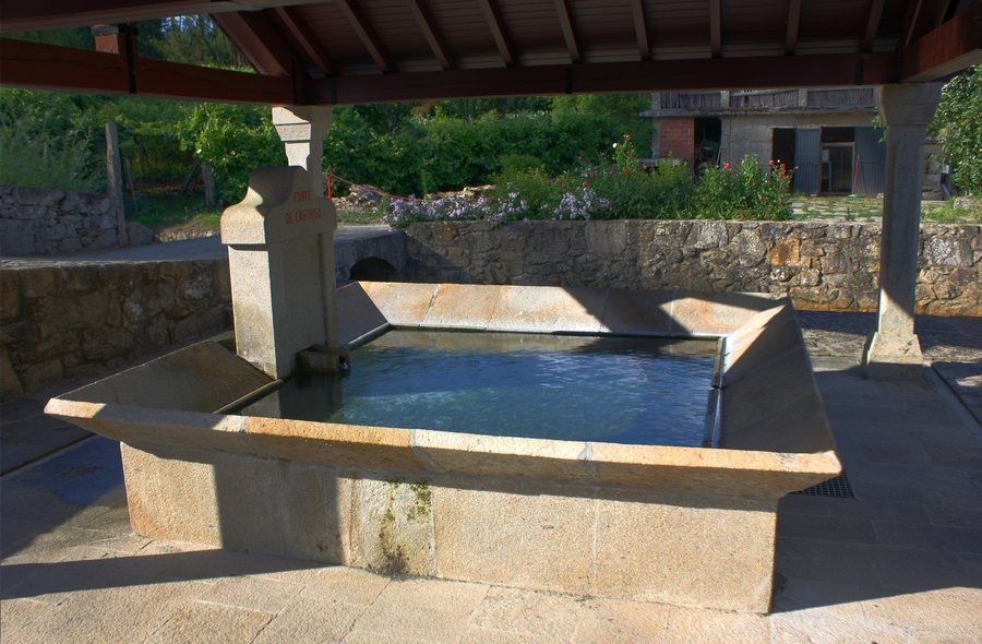 File:Ames - 02 - Fonte de Castrigo.jpg