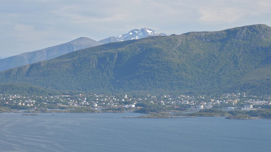Langevåg on Sula with coastline and mountains in the background