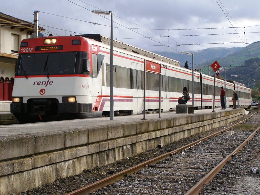 File:446 en Bárcena de Pie de Concha.jpg