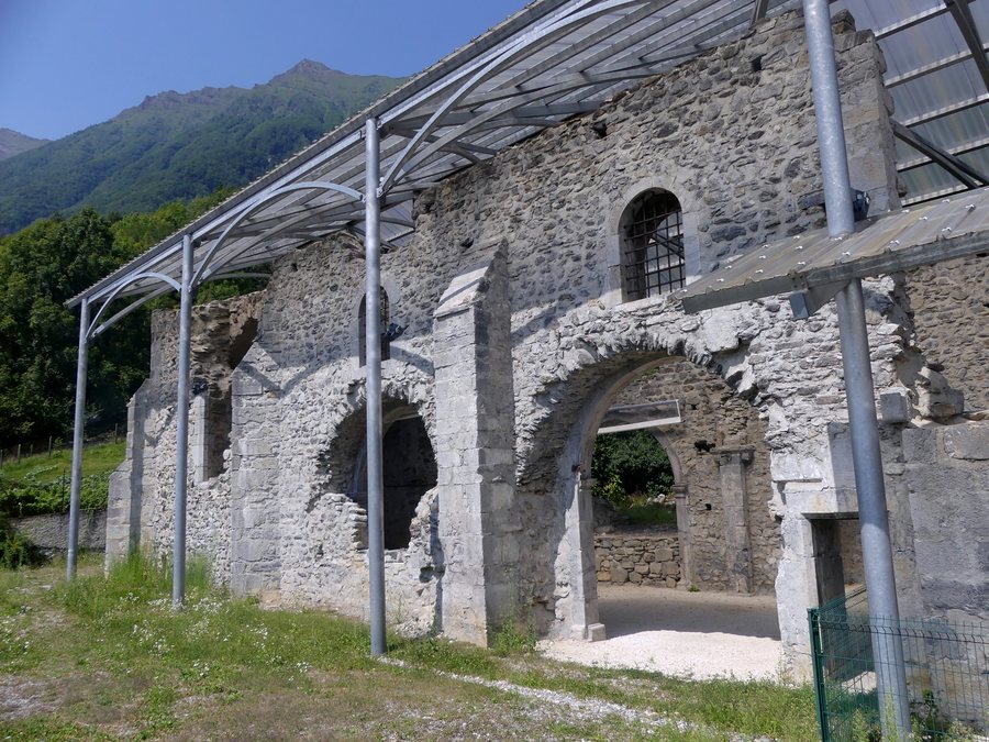 File:Ancienne église St-Pierre-aux-Liens de Grésy-sur-Isère (été 2021).JPG