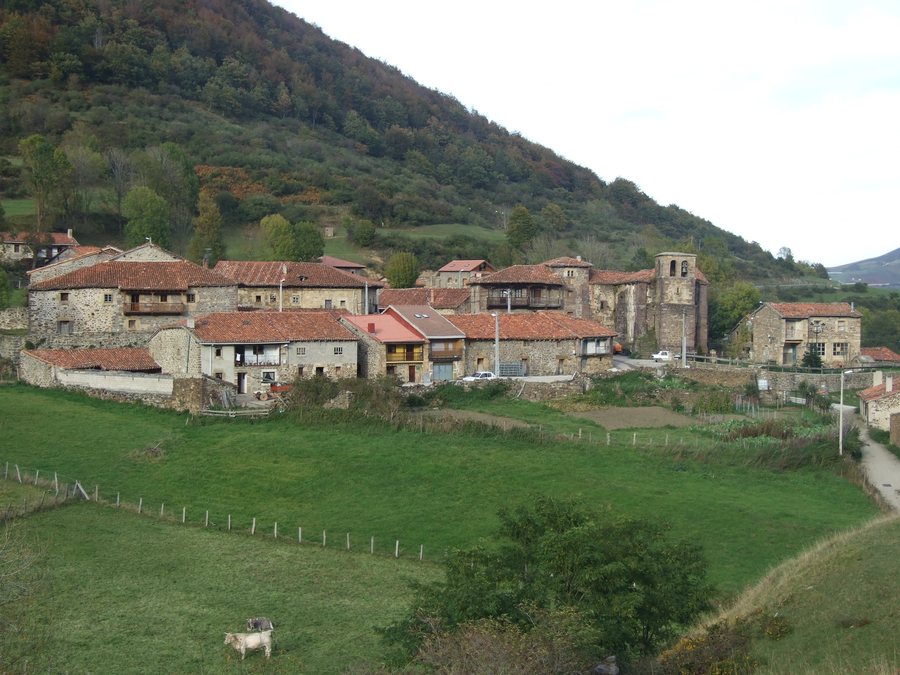File:Vista general de Tresabuela 01.jpg