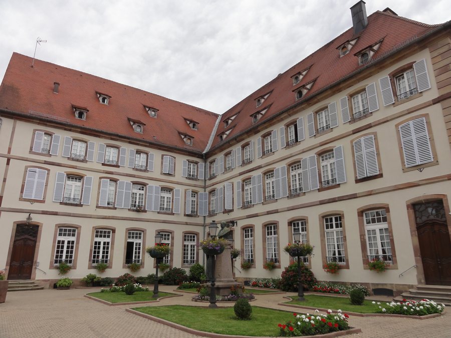 File:Andlau Abbaye 2.JPG