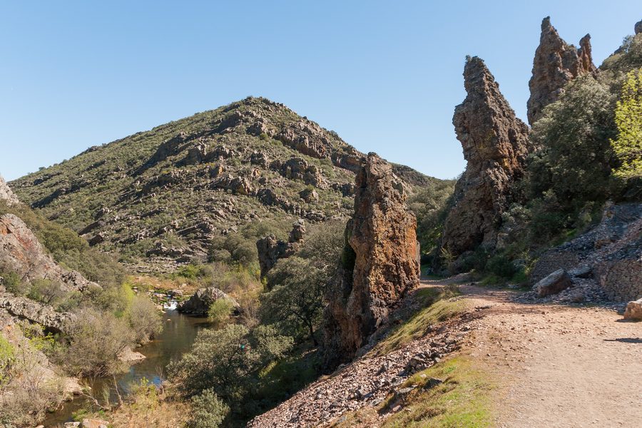Paisaje de la ruta del Boquerón de Estena en Navas de Estena, Montes de Toledo.