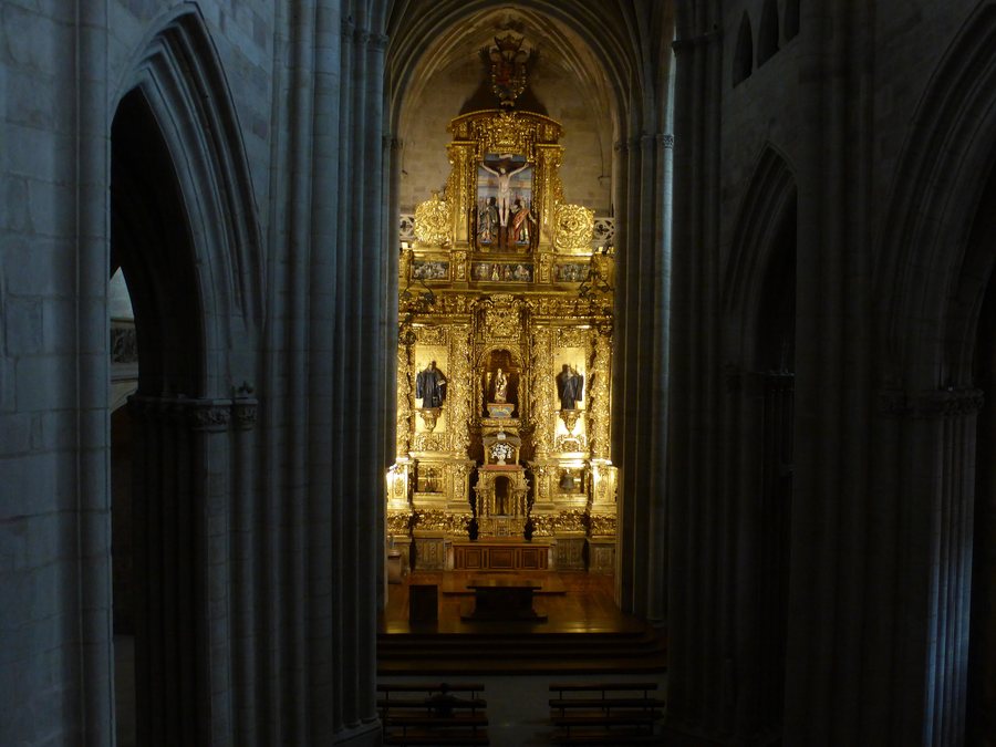File:Altar mayor de la iglesia del monasterio de Santa María la Real de Nájera. La Rioja, España.jpg